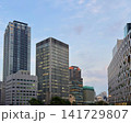 夏の夕方の大阪駅前の街並み 141729807