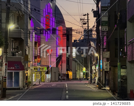 夕方の福井市の飲み屋街 夕方の福井市の飲み屋街 141729885