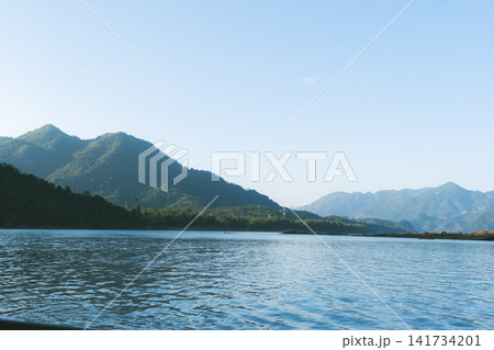 タイとラオスの間を流れるメコン川 タイとラオスの間を流れるメコン川 141734201