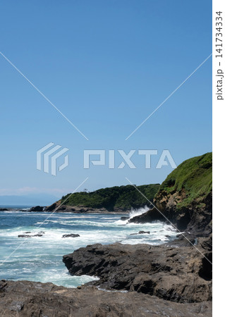 海岸に打ち寄せる波 神奈川県三浦市 城ヶ島 海岸に打ち寄せる波 神奈川県三浦市 城ヶ島 141734334