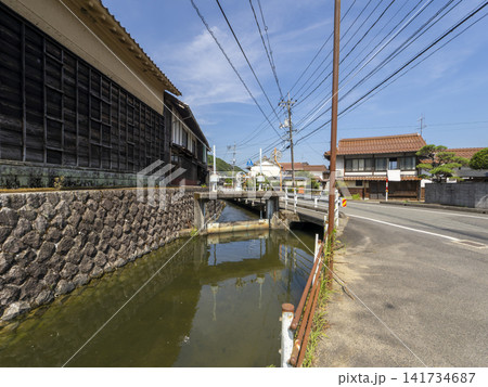 町中を流れる水路と水門 町中を流れる水路と水門 141734687
