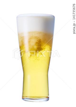 グラスに注がれたビール 141735676