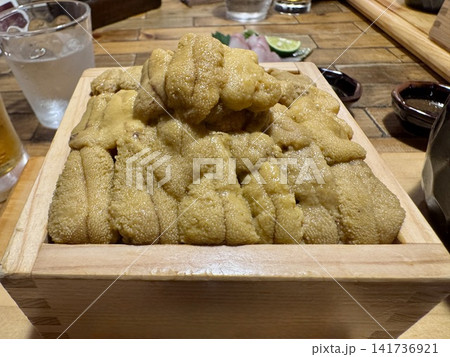 枡に山盛りの生うに 141736921
