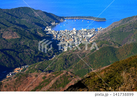 伊豆半島 伊豆山稜線歩道の小達磨山より望む戸田漁港 伊豆半島 伊豆山稜線歩道の小達磨山より望む戸田漁港 141738899
