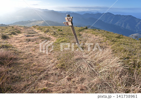 伊豆半島 伊豆山稜線歩道 魂ノ山 宇久須峠 草原の縦走路 伊豆半島 伊豆山稜線歩道 魂ノ山 宇久須峠 草原の縦走路 141738961