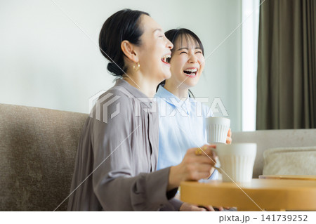 仲良しな親子 仲良しな親子 141739252