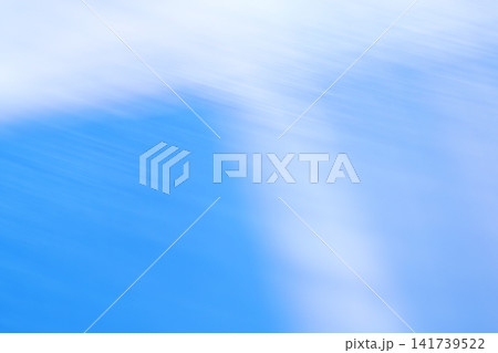 青、白色系　流れるようなラインの抽象的背景 141739522