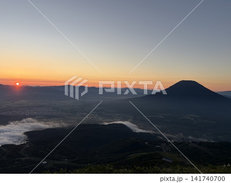 羊蹄山と日の出 羊蹄山と日の出 141740700
