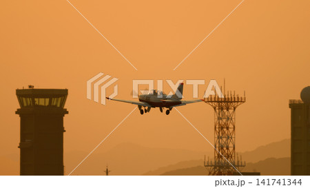 夕暮れに離陸する航空自衛隊T-7練習機 夕暮れに離陸する航空自衛隊T-7練習機 141741344