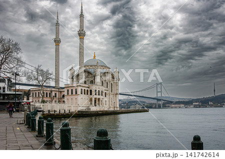 Ortakoy Mosque by the Bosphorus in Istanbul 141742614