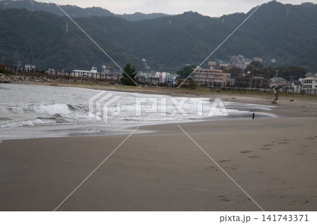 台風の後の砂浜 台風の後の砂浜 141743371