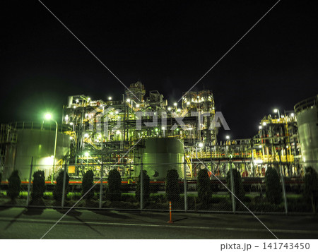 工場夜景のある風景 工場夜景のある風景 141743450