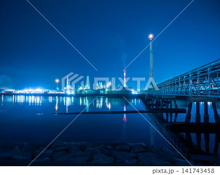 工場夜景のある風景 工場夜景のある風景 141743458