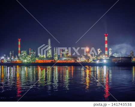 工場夜景のある風景 工場夜景のある風景 141743538