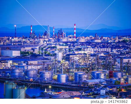 工場夜景のある風景 工場夜景のある風景 141743862
