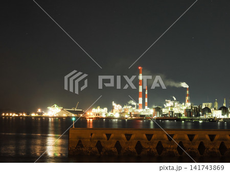 工場夜景のある風景 工場夜景のある風景 141743869