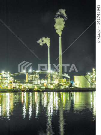 工場夜景のある風景 工場夜景のある風景 141743945