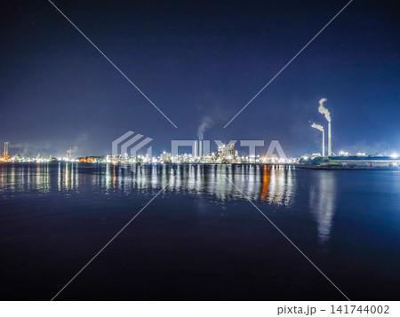工場夜景のある風景 工場夜景のある風景 141744002