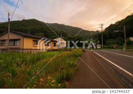 夕暮れの里の風景 葛巻の夕景 夕暮れの里の風景 葛巻の夕景 141744337
