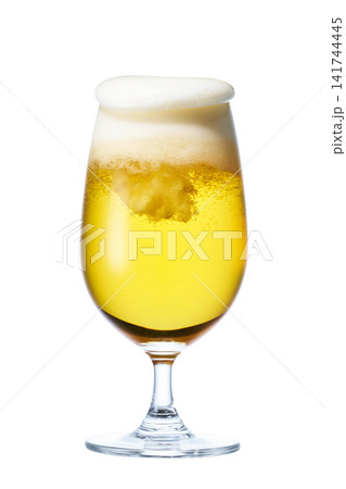 グラスに注がれたビール グラスに注がれたビール 141744445