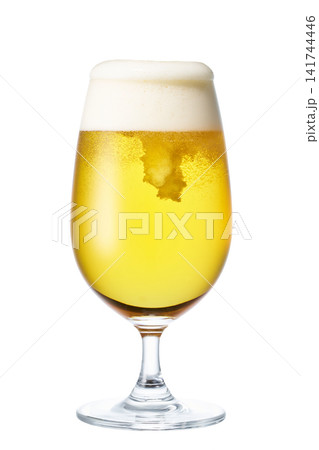 グラスに注がれたビール 141744446