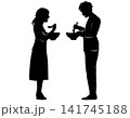 立ち食いラーメンを食べる男女のシルエットイラスト 141745188