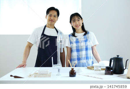 キッチン 男女のイメージ キッチン 男女のイメージ 141745859