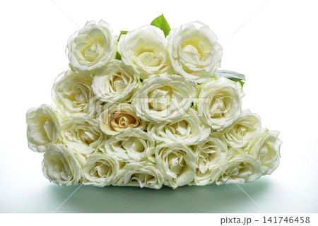 wedding bouquet of roses 141746458