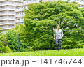 ジョギングをするシニア男性 141746744
