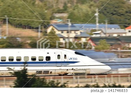 疾走する新幹線700系電車(JR西日本仕様) 疾走する新幹線700系電車(JR西日本仕様) 141746833