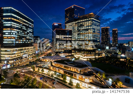 JR大阪駅前・グラングリーン大阪の夜景（2026年8月撮影） 141747536