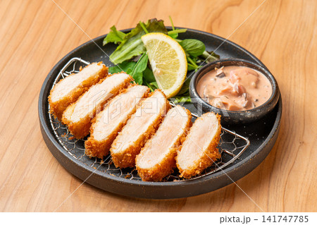 しっとり柔らかい極上むね肉のチキンカツ 141747785
