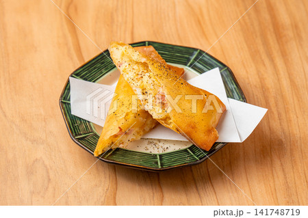 意外な組み合わせジャーマンポテト春巻き 意外な組み合わせジャーマンポテト春巻き 141748719