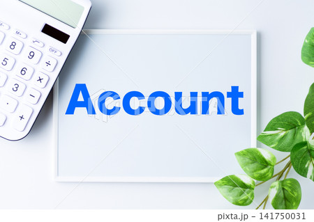 Account(アカウント)の文字のホワイトボードと白い電卓 Account(アカウント)の文字のホワイトボードと白い電卓 141750031