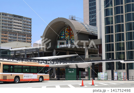 神戸地下鉄 西神中央駅の駅ビルとバス乗り場 神戸地下鉄 西神中央駅の駅ビルとバス乗り場 141752498