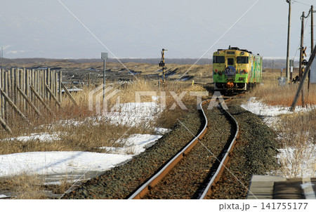 北海道釧網本線北浜駅から観光列車「流氷物語号」 北海道釧網本線北浜駅から観光列車「流氷物語号」 141755177