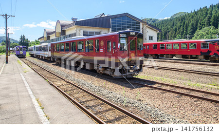 真夏の秋田内陸線 阿仁合駅 入線する上り列車 秋田県 真夏の秋田内陸線 阿仁合駅 入線する上り列車 秋田県 141756132