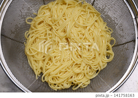 茹で上がった麺 茹で上がった麺 141758163