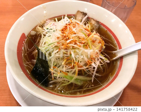 白ねぎたっぷりのネギ醤油ラーメン 白ねぎたっぷりのネギ醤油ラーメン 141758422