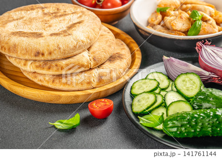 Mediterranean Pita Bread with Chicken and Fresh Vegetables 141761144
