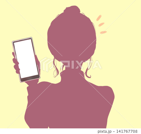 スマホを見せる女性 シルエット スマホを見せる女性 シルエット 141767708