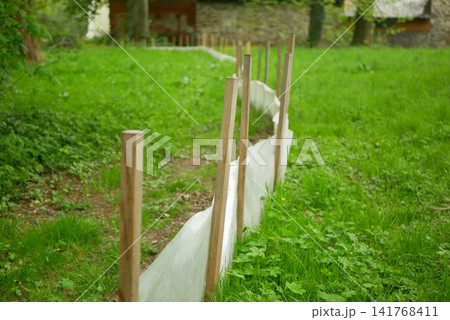 Barrier frog amphibian small reptiles safety from the asphalt road accident car newt exclusion fencing white plastic fence galvanized steel heavy duty fabric vertical safety control movement Barrier frog amphibian small reptiles safety from the asphalt road accident car newt exclusion fencing white plastic fence galvanized steel heavy duty fabric vertical safety control movement 141768411