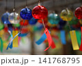 風に揺れる風鈴 141768795
