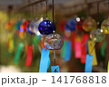 風に揺れる風鈴 141768818