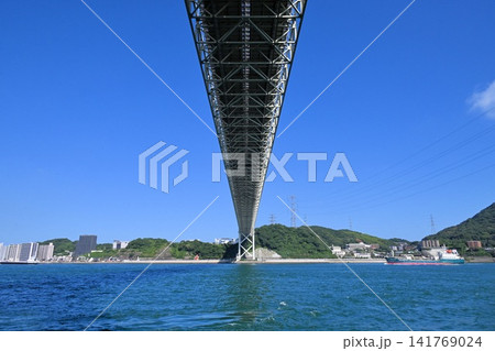 関門橋 真下から見上げた風景 関門橋 真下から見上げた風景 141769024