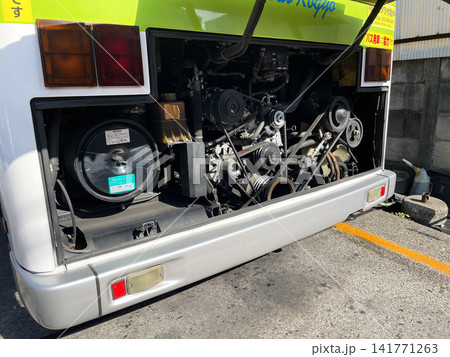 路線バスの後部エンジン 路線バスの後部エンジン 141771263