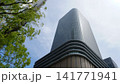 高層ビルの谷間から見る風景 141771941