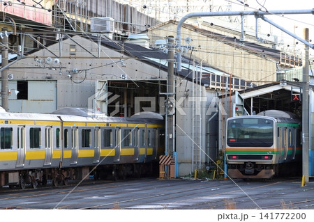 JR大宮工場にて車両検査中の上野東京ライン・総武線E231系電車(埼玉県さいたま市大宮区) JR大宮工場にて車両検査中の上野東京ライン・総武線E231系電車(埼玉県さいたま市大宮区) 141772200