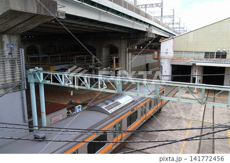 大宮総合車両センターにて改造中の中央線E233系電車(埼玉県さいたま市大宮区) 大宮総合車両センターにて改造中の中央線E233系電車(埼玉県さいたま市大宮区) 141772456
