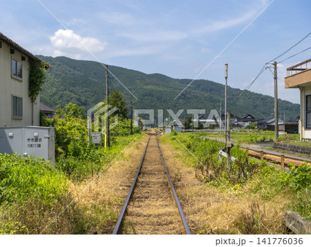 八頭町を通る若桜鉄道若桜線の線路 八頭町を通る若桜鉄道若桜線の線路 141776036